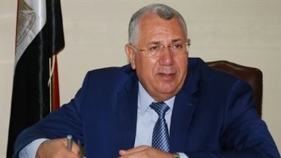وزير الزراعة يصل إلى الأقصر لتفقد عدد من المشروعات التنموية