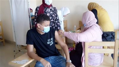 نحو حرم جامعي خالي من كورونا.. إقبال ملحوظ على التطعيم بجامعة بنها