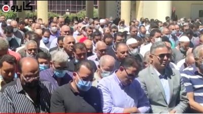 مصطفى بكري أول الحاضرين في جنازة حمدي الكنيسي