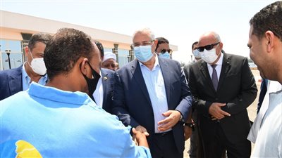 الزراعة: تسليم بونات تموين مجانية للسائقين ضمن مبادرة إحلال سيارات الكبود لميكروباص