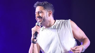 محمد حماقي يحتفل مع جمهوره بألبومه الجديد في حفل الساحل: وحشتوني| صور