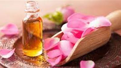  فوائد زيت الورد على الجسم.. تعرفي عليها