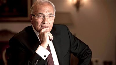 تفرغ لأبنائه وأحفاده.. ماذا يفعل أحمد شفيق بعد 3 سنوات من اعتزال العمل السياسي؟