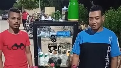 قهوة متنقلة على دراجة.. قصة كفاح شابان يعولا أسر بالأقصر: «الشغل مش عيب وبصرف على أسرتي بالحلال»