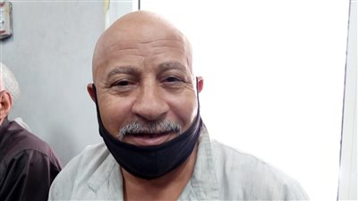 عمل مع فرقة حسن الأسمر وعادل إمام.. رحلة عازف كولة من الفن للمعاش │ صور