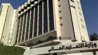 التعليم العالي: إنشاء حاضنتين تكنولوجيتين للصحة والمنتجات الصيدلية لتعميق التصنيع المحلي