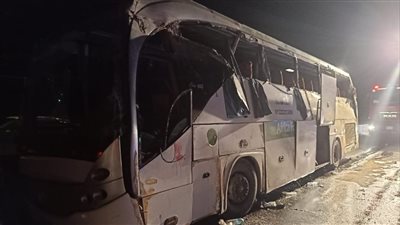 تفاصيل مصرع 12 وإصابة 38 شخصًا في انقلاب أتوبيس على طريق السويس
