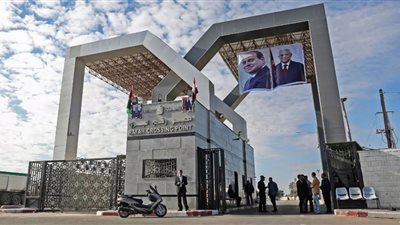 مصر تواصل فتح معبر رفح البري لعبور العالقين