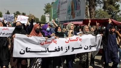 اعتقال وضرب صحفيين.. طالبان تطلق النار على مظاهرات سيدات في أفغانستان 
