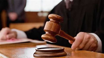 تأجيل محاكمة سفير سابق بتهمة إهدار 130 مليون دولار مع إخلاء سبيله 