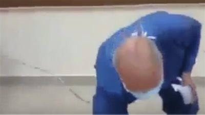 200 جنيه عقوبة طبيب واقعة سجود ممرض لكلب حال إدانته بنقابة الأطباء