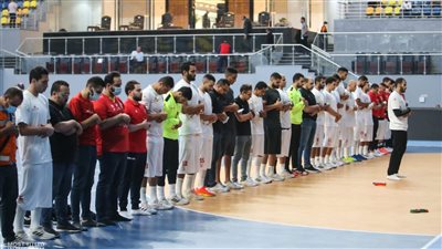 السوبر الإفريقي لكرة اليد.. صلاة المغرب تجمع لاعبي الزمالك والأهلي | صور