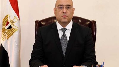 وزير الإسكان يكرم الراحلين حسب الله الكفراوي وحسين صبور