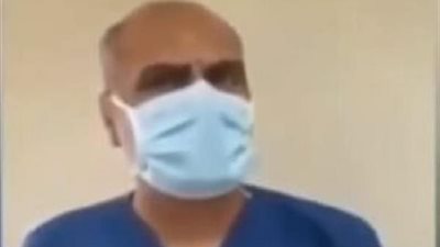 وصول الطبيب صاحب واقعة السجود لكلب إلى محكمة العباسية لبدء التحقيق معه