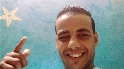بكت حتى فقدت بصرها.. والدة شهيد حلوان تطالب بالقصاص من قتلة ابنها| فيديو