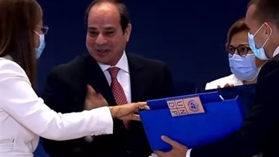 السيسي يتسلم تقرير الأمم المتحدة للتنمية البشرية في مصر 2021