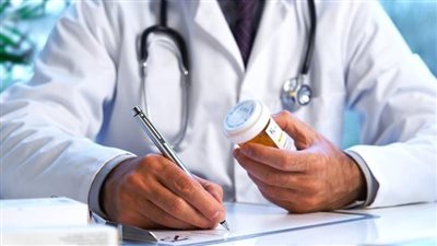 دار الإفتاء توضح حكم عمل الرجال في طب النساء