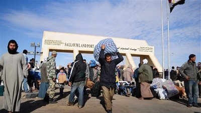 خبراء اقتصاد: عودة العمالة المصرية إلى ليبيا تحد من البطالة وترفع قيمة التحويلات الأجنبية