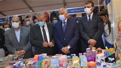 بعد افتتاحه.. محافظ الجيزة يتفقد معرض أهلا مدارس بأرض المطاحن في الجيزة 