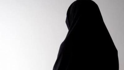 هل ملابس المرأة خلال فترة الحيض نجسة؟.. الإفتاء توضح