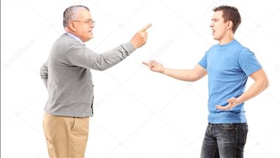 ما حكم تدخل الأب في خصوصيات نجله؟ الإفتاء تجيب