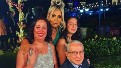 علي بدرخان برفقة أسرته من حفل افتتاح مهرجان الإسكندرية