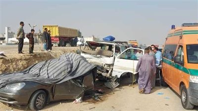 5 قتلى.. أهالي ضحايا حادث الدهس بأسوان ينتظرون الجثامين أمام مشرحة إدفو