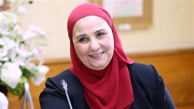 جامعة الأزهر تستقبل وزيرة التضامن الاجتماعي بـ الورود