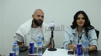 يارا قاسم تكشف طريقة تعامل زوجها المخرج محمد وفا معها في كواليس تصوير الأعمال المشتركة | فيديو