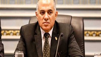 وزير الري يوجه بإحالة المتعدين على نهر النيل إلى النيابة العسكرية