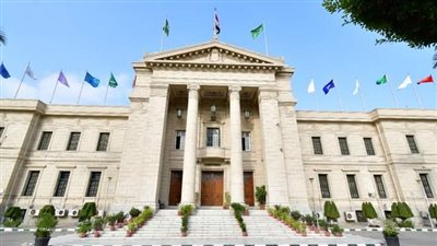 احتفالًا باليوم العالمي لـ أمراض القلب.. إضاءة مبنى القبة وقصر العيني ليلًا