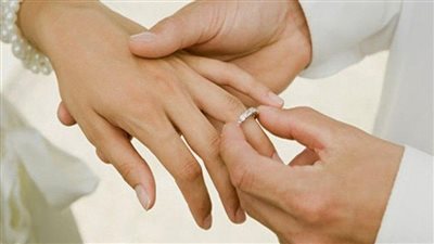 هل يجوز تجسس المخطوبين على هواتف بعضهم للتأكد من أخلاقهم؟.. الإفتاء تجيب