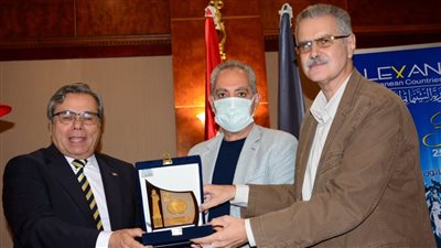 الاحتفال بمئوية رمسيس نجيب بمهرجان الإسكندرية السينمائي بحضور ابنه | صور