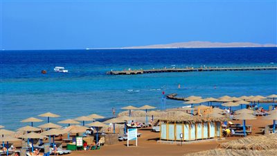 رغم الإجازة الأسبوعية.. إقبال ضعيف على شواطئ الغردقة بسبب انخفاض درجه الحرارة