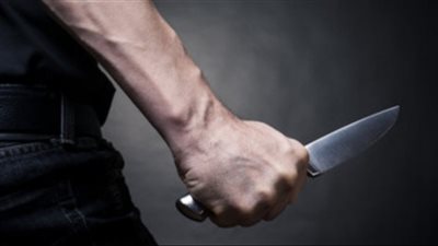 طعنها من الخلف بعد أن خنقها.. أب يقتل ابنته في أسوان