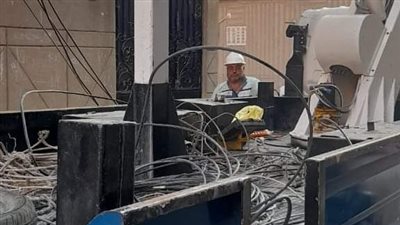 بدء إحلال وتجديد شبكة الكهرباء بمنطقة العبور بالإسماعيلية │ صور