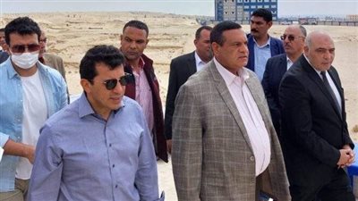 وزير الرياضة يلعب بلياردو مع محافظ البحيرة خلال جولته التفقدية