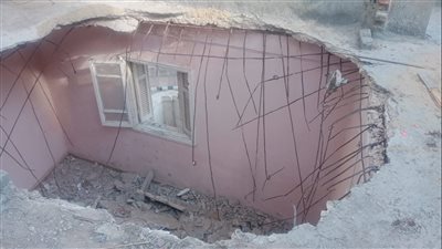 إخلاء سكان عقار بمنطقة الوايلي بسبب سقوط جزئي للمبنى