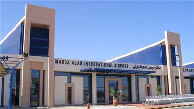 مطار مرسى علم الدولي يستقبل أولى رحلات السياحة الهولندية على متنها 143 راكبًا