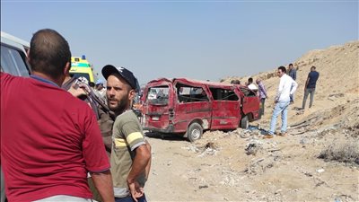 إصابة 9 أشخاص في انقلاب ميكروباص أمام مصنع فواكه بالشرقية | صور