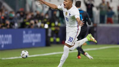 باريس سان جيرمان يؤكد غياب مبابي عن مواجهة ليل في الدوري الفرنسي