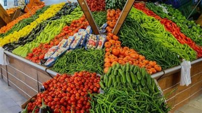 الطماطم بـ8 جنيه والتفاح بـ20.. أسعار الخضروات والفاكهة اليوم في الأسواق