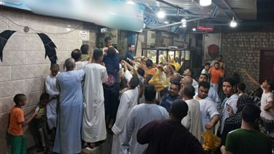 قبل بدء العام الدراسي بساعات.. تزاحم على أفران الفينو في الأقصر | صور 