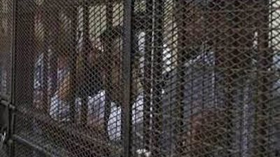 وصول المتهمين في قضية مقتل شاب بأبو النمرس للمحكمة