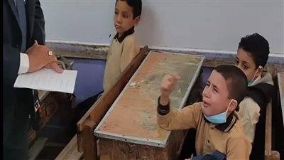 أول تعليق من الطفل الباكي أمام محافظ الدقهلية: نفسي أطلع دكتور.. وهروح المدرسة بكرة| فيديو