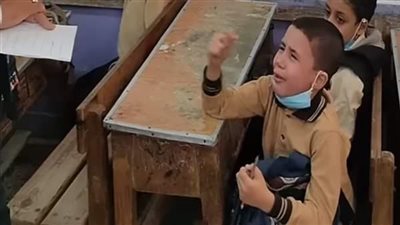 الطفل صاحب واقعة البكاء أمام محافظ الدقهلية يتغيب عن الحضور.. والأم: لا زال خائفًا