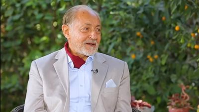 ابنة عبد العزيز مخيون عن وضع والدها الصحي: حالته مستقرة
