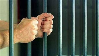 حجز عربجي 15 يومًا بتهمة حرق طفليه أحياء بعد توثيقهما بالسلاسل بالشرقية