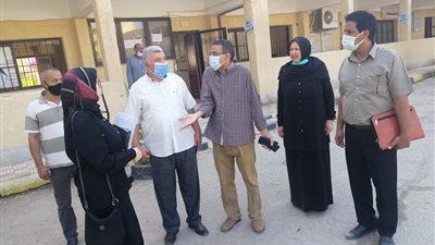 بعد تحويل 20 مدرسة للعمل فترتين بالغردقة.. وكيل التعليم يتفقد عددًا من المدارس | صور