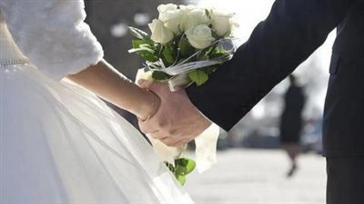 سيخ شاورما وبيجامات نوم.. ما أغرب مواقف حفلات الزفاف؟